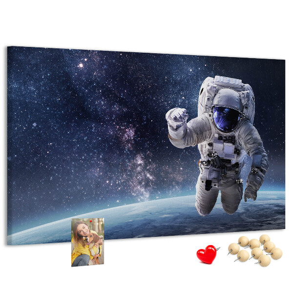 Tablero de anuncios Astronauta en el espacio exterior
