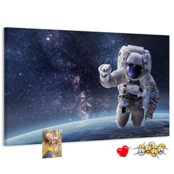Tablero de anuncios Astronauta en el espacio exterior