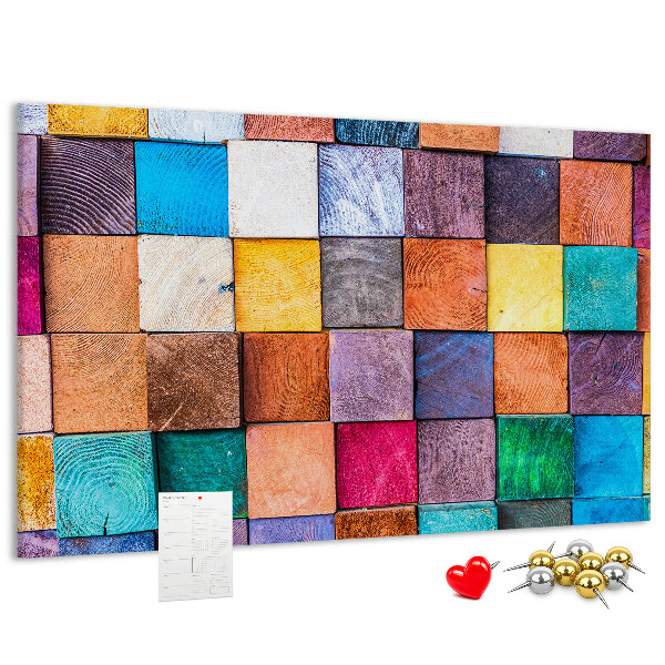 Pizarra de corcho con cuadrados coloridos y diseño de madera