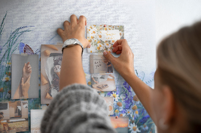 Tablero de corcho decorativo con diseño de pradera con mariposa y flores