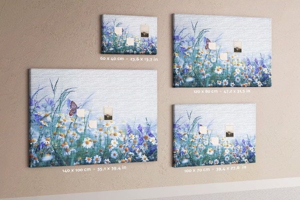 Tablero de corcho decorativo con diseño de pradera con mariposa y flores