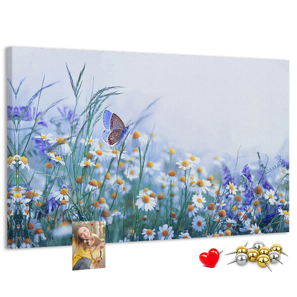 Tablero de corcho decorativo con diseño de pradera con mariposa y flores