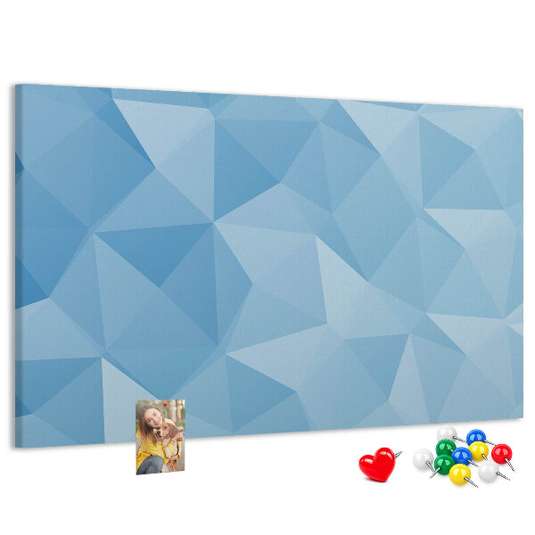 Pizarra de corcho con diseño de triángulos geométricos en tonalidades azules