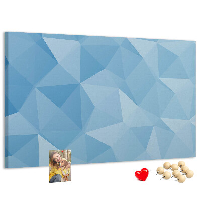 Pizarra de corcho con diseño de triángulos geométricos en tonalidades azules