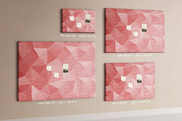 Pizarra de corcho con diseño geométrico en tonos rosas y beige