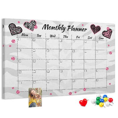 Tablero de anuncios planificador mensual con diseño de corazones y patrones