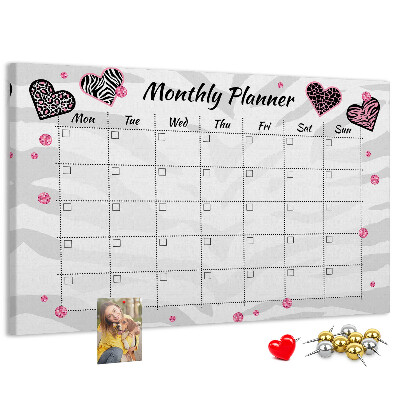 Tablero de anuncios planificador mensual con diseño de corazones y patrones