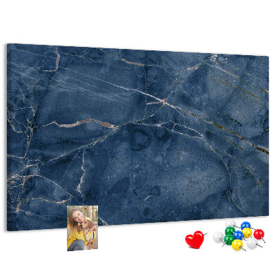 Pizarra de corcho con diseño de mármol azul marino y vetas claras
