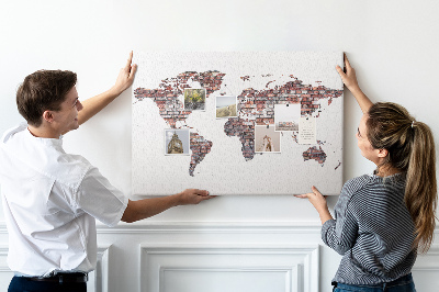 Tablero de anuncios mapamundi con fondo de pared de ladrillos