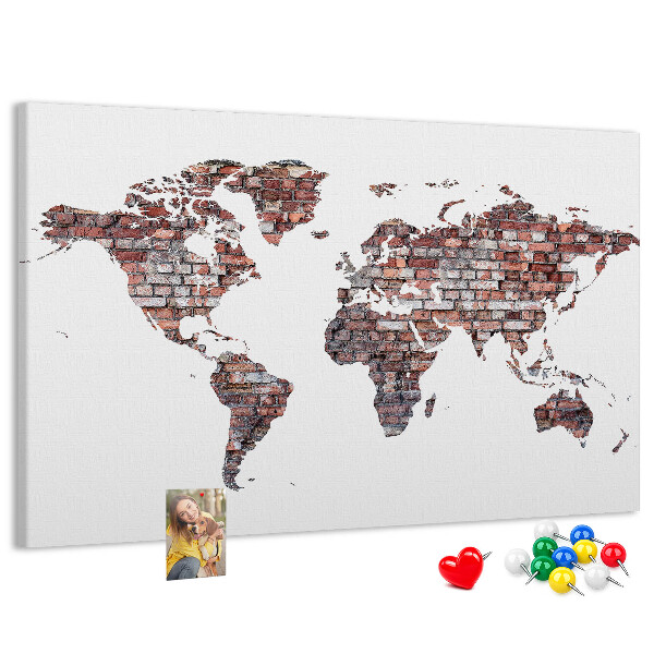 Tablero de anuncios mapamundi con fondo de pared de ladrillos