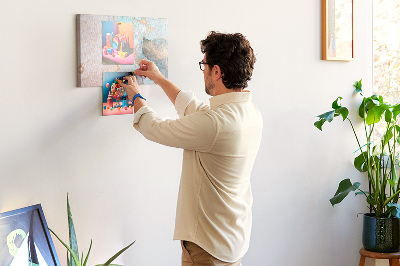 Tablero de anuncios con diseño abstracto en tonos azules
