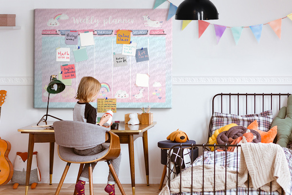 Tablero de anuncios agenda semanal con diseño de unicornios coloridos