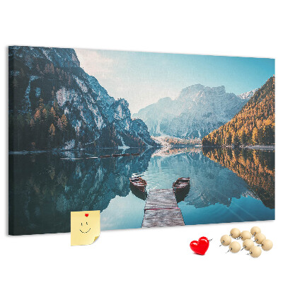 Tablero de corcho decorativo paisaje montañoso reflejado en el lago