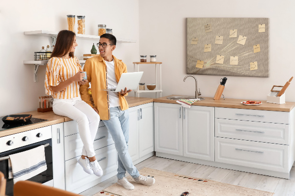 Tablero de anuncios con diseño de líneas delicadas en tonos beige