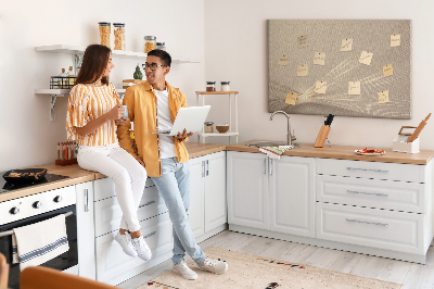 Tablero de anuncios con diseño de líneas delicadas en tonos beige