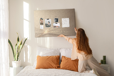 Tablero de anuncios con diseño de líneas delicadas en tonos beige