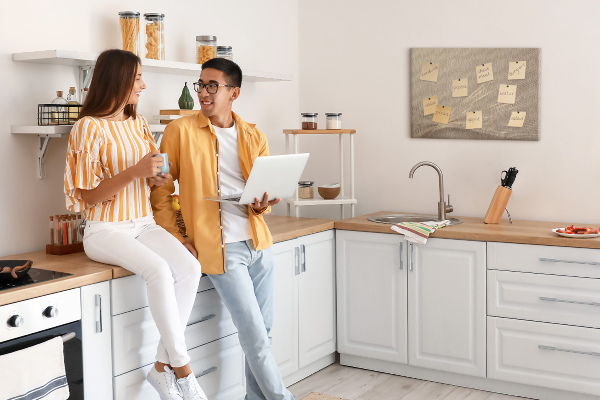 Tablero de anuncios con diseño de líneas delicadas en tonos beige