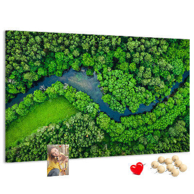 Tablero de anuncios con diseño de paisaje verde y río serpenteante