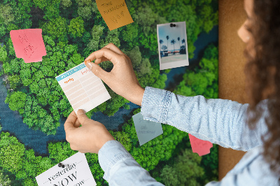 Tablero de anuncios con diseño de paisaje verde y río serpenteante