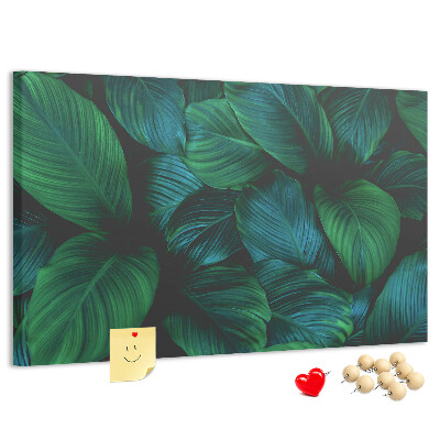 Pizarra de corcho con diseño de hojas tropicales sobre fondo oscuro