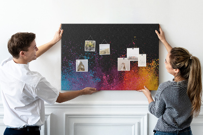 Tablero de corcho decorado una explosión de colores sobre un fondo negro