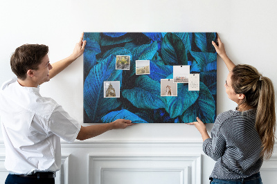 Tablero de anuncios hojas de color azul intenso