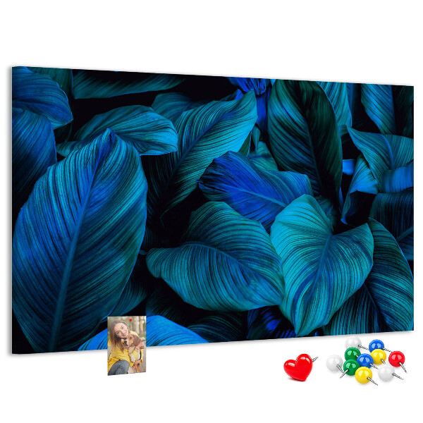 Tablero de anuncios hojas de color azul intenso