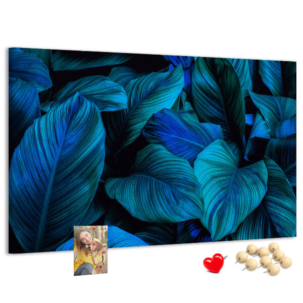Tablero de anuncios hojas de color azul intenso