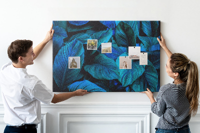 Tablero de anuncios hojas de color azul intenso
