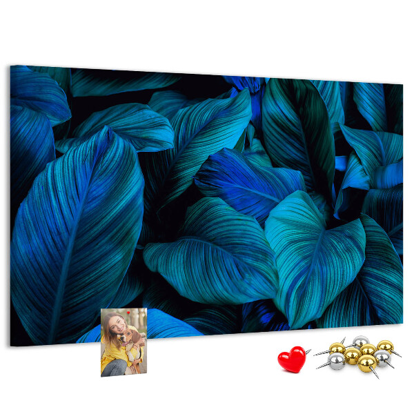Tablero de anuncios hojas de color azul intenso