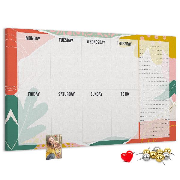 Tablero de corcho decorado con diseño de calendario floral y detalles coloridos