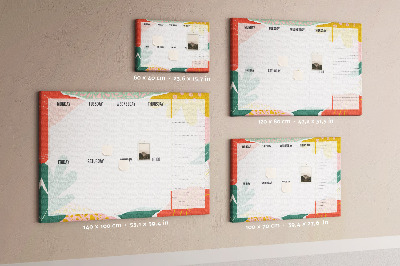 Tablero de corcho decorado con diseño de calendario floral y detalles coloridos