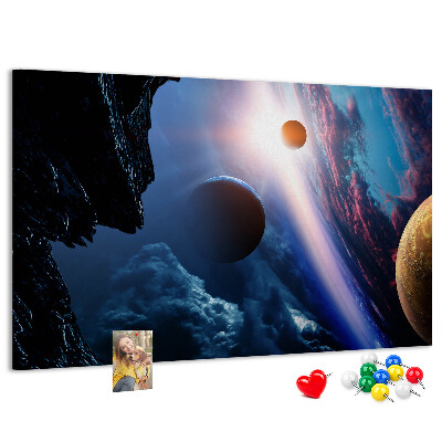 Tablero de anuncios con diseño de paisaje espacial de planetas y nubes