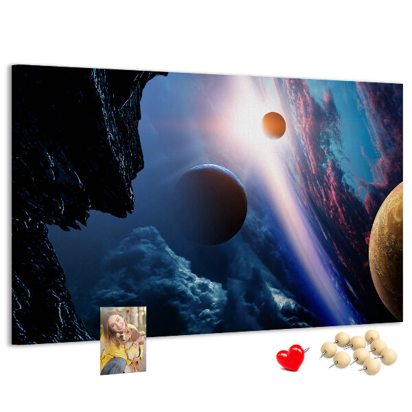 Tablero de anuncios con diseño de paisaje espacial de planetas y nubes