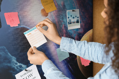 Tablero de anuncios con diseño de paisaje espacial de planetas y nubes