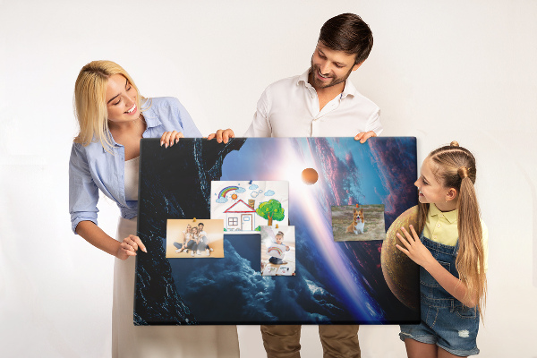 Tablero de anuncios con diseño de paisaje espacial de planetas y nubes