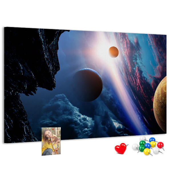Tablero de anuncios con diseño de paisaje espacial de planetas y nubes