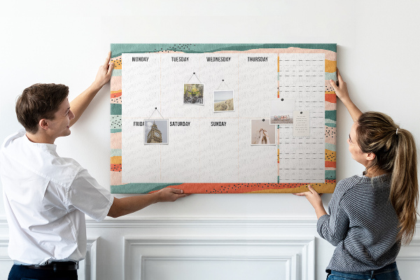 Tablero de corcho decorativo agenda colorida con diseño semanal