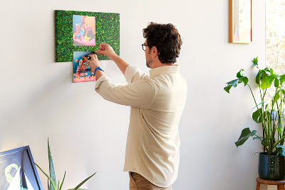 Tablero de anuncios con estampado de hojas verdes