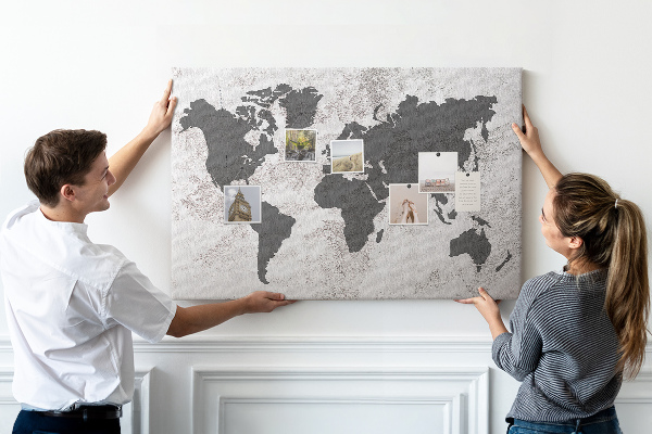 Tablero de corcho decorado mapa del mundo elegante en tonos grises