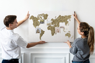 Tablero de corcho decorado mapa del mundo dorado sobre fondo blanco