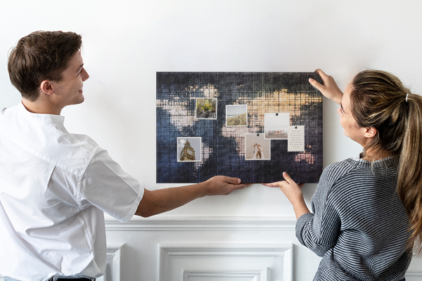 Tablero de anuncios mapa del mundo con diseño de píxeles estilizado