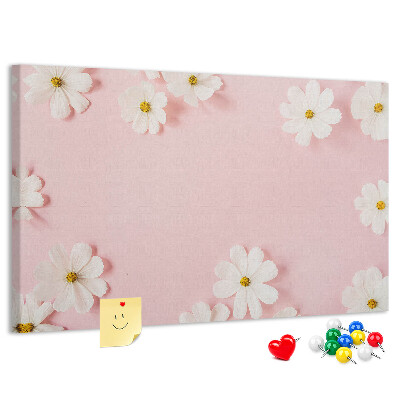 Pizarra de corcho con estampado floral sobre fondo rosa