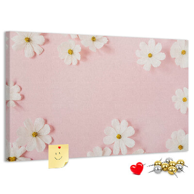 Pizarra de corcho con estampado floral sobre fondo rosa