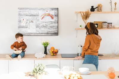 Tablero de anuncios de madera rústica con acabado blanco