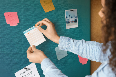 Tablero de anuncios con diseño de formas geométricas en tonos azules