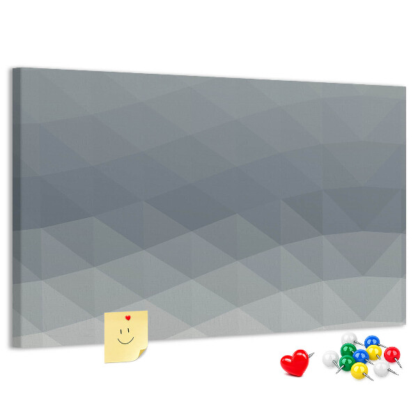 Tablero de corcho decorado con diseño de triángulos geométricos en escala de grises