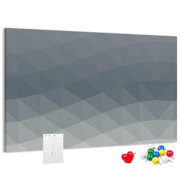 Tablero de corcho decorado con diseño de triángulos geométricos en escala de grises