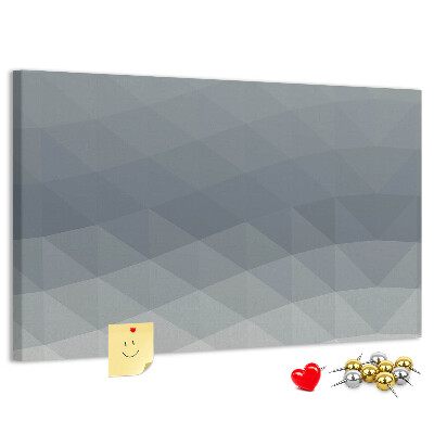 Tablero de corcho decorado con diseño de triángulos geométricos en escala de grises