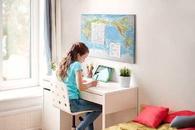 Tablero de anuncios mapa del mundo con los continentes coloreados